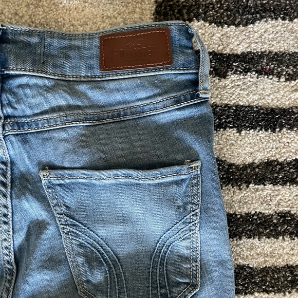 High Rise Hollister Jeans - Picture 5 of 5